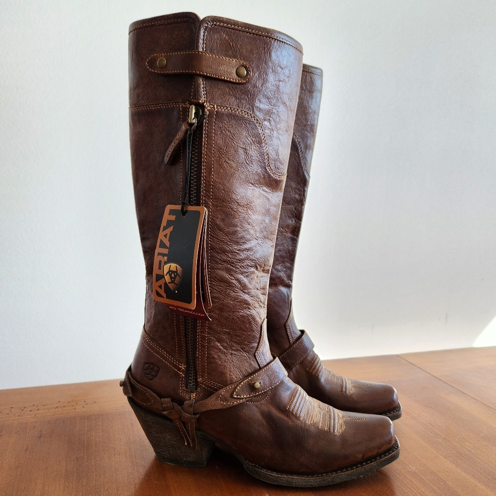 NEW WITH TAGS Ariat boots, size 6.5B